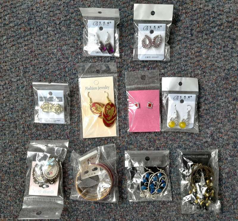 Costume Jewellery : 10 PIECE SET WOMEN EARRINGS -   DEAL 09