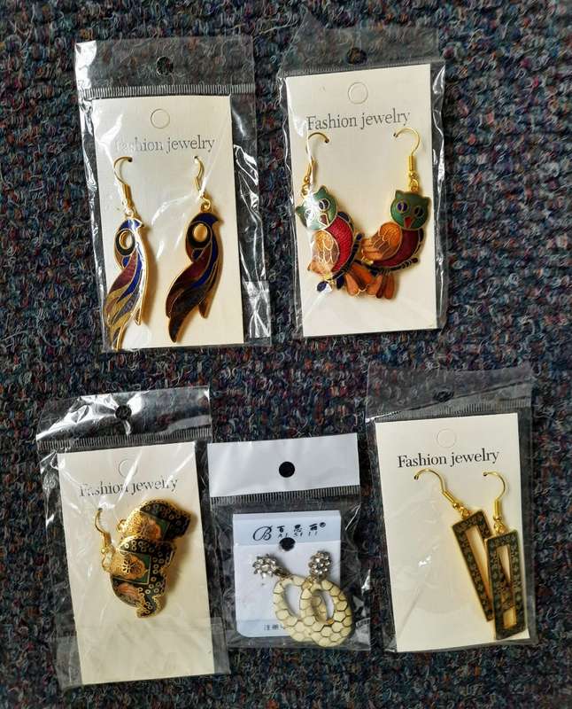 Costume Jewellery : 5 PIECE SET WOMEN EARRINGS -   DEAL 09