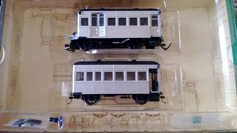 Bachmann On30 Railbus & Trailer