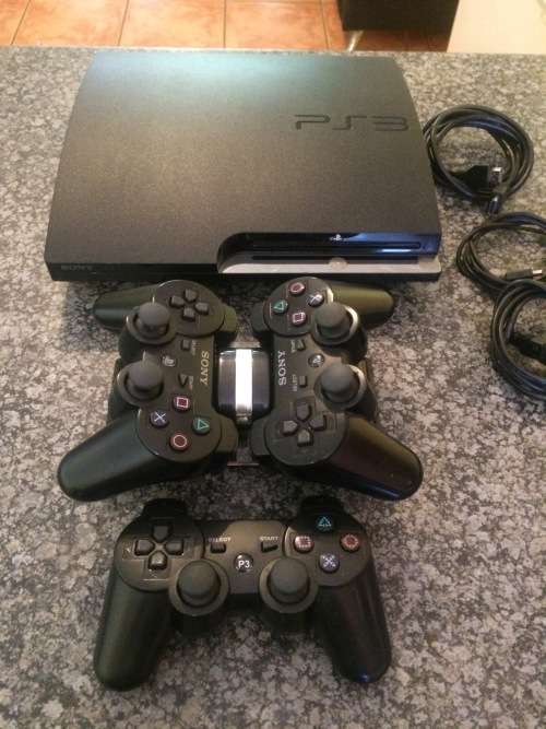 REDUCED Playstation 3 320gb with 3 remotes and 2 random games