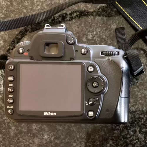 Nikon D90 + Nikon18-55mm VR lens Kit