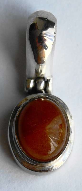 STERLING SILVER AND AGATE PENDANT