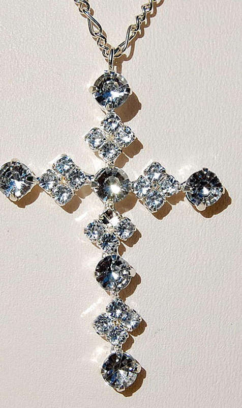 DIAMANTE CROSS PENDANT ***** FREE CHAIN *****