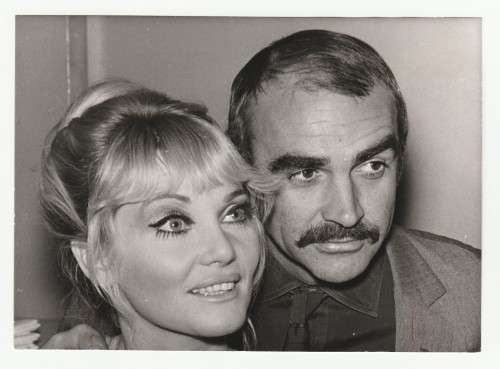 Vintage Press Photograph Newspaper Archive - Sean Connery and Diane Cilento - 15-12-1969