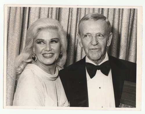 Vintage Press Photograph Newspaper Archive - Ginger Rogers and Fred Astaire - 4.6.1981
