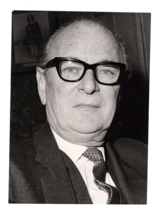 Universal Pictorial Press Photograph Newspaper Archive - Nigel Patrick - Jan 1975