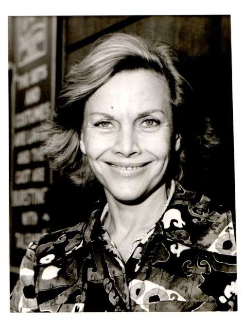 Universal Pictorial Press Photograph Newspaper Archive - Honor Blackman - Jan 1982