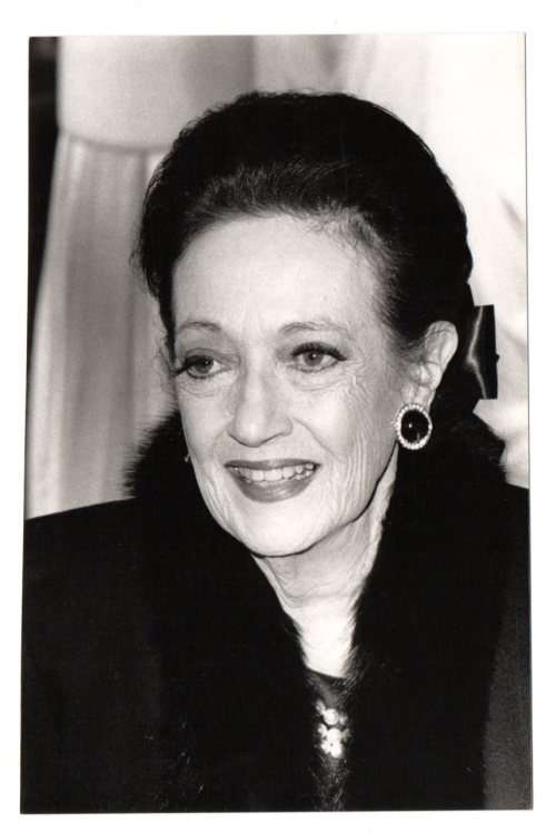 Universal Pictorial Press Photograph Newspaper Archive - Dorothy Lamour