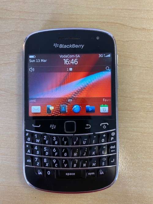 Blackberry Bold Touch 9900 (unlocked)