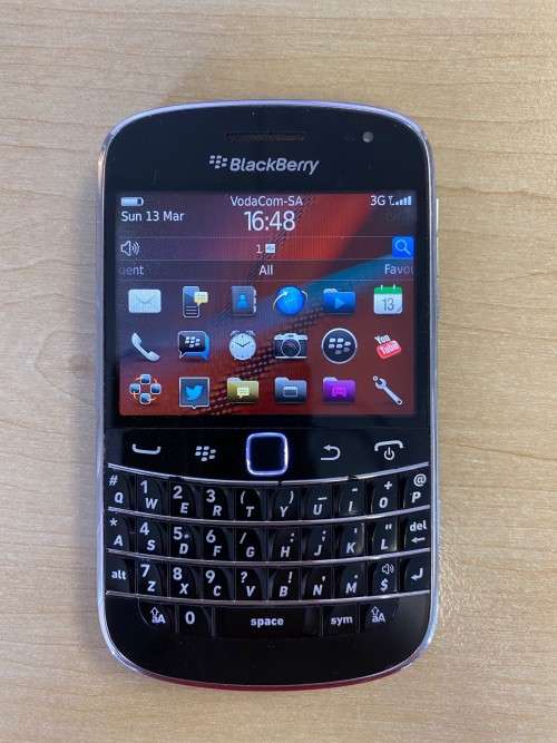 Blackberry Bold Touch 9900 (unlocked)