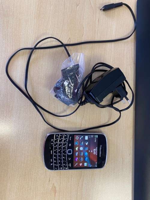 Blackberry Bold Touch 9900 (unlocked)