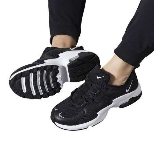 Nike Air Max Graviton Men`s Shoes  Black/WhiteAT4524-001 - Size 8