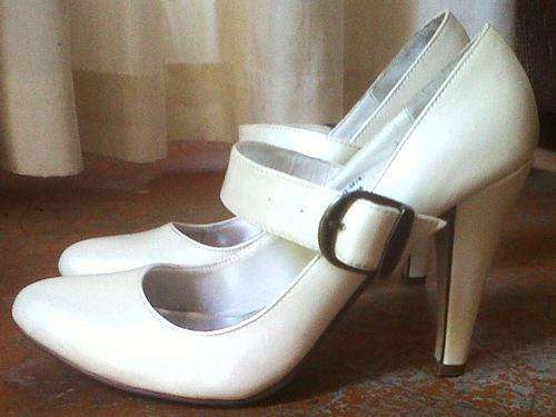 Gorgeous pearly white shoes