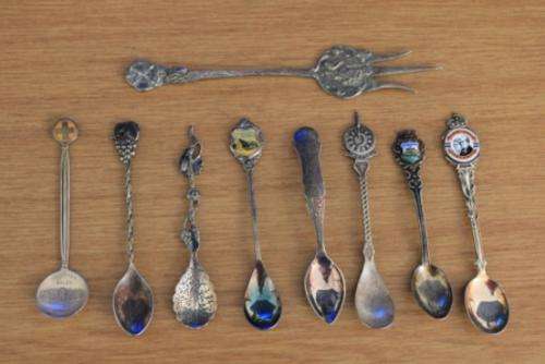 Mixed lot of spoons