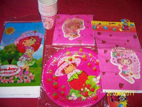 CHEAP PARTY!!!    STRAWBERRY SHORTCAKE PARTY SET FOR 10 KIDS