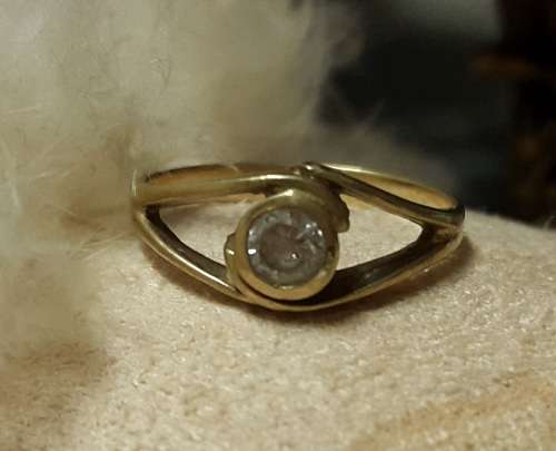 9CT GOLD LADIES CUBIC ZIRCONIA RING