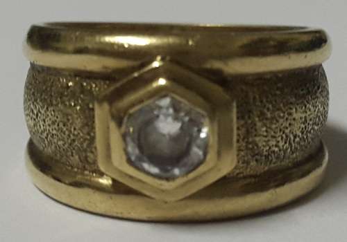 9CT GOLD LADIES RING WITH CUBIC ZIRCONIA BEAUTIFUL