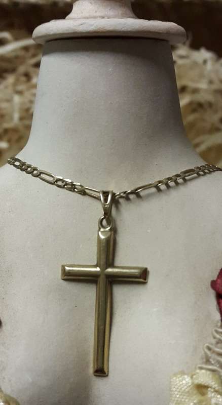 NEW LISTING!!! 9CT GOLD LADIES CHAIN WITH CROSS