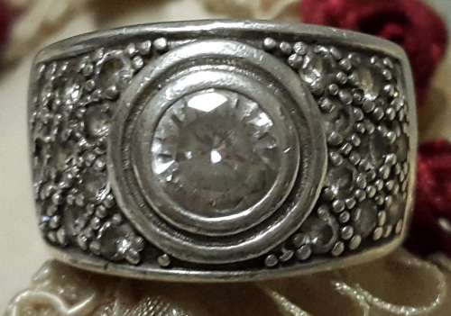 new listing!!! ladies 925 sterling silver ring with clear stones