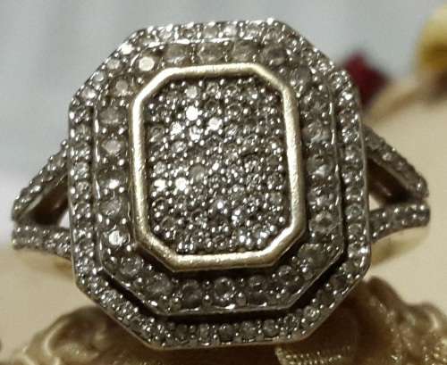 NEW LISTING!!! BEAUTIFUL LADIES 9CT YELLOW GOLD DIAMOND CLUSTER RING