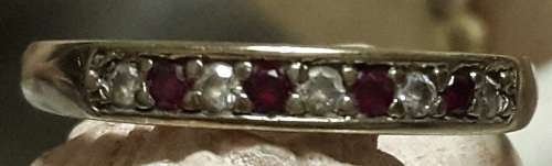 NEW GOLD LISTING!! LADIES 9CT GOLD RING WITH RED AND CLEAR STONES, CAN BE USED AS WEDDING BAND
