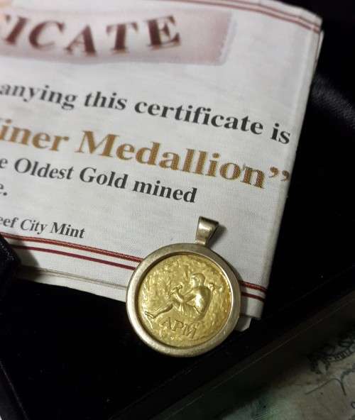24ct gold!!!!!1/25 OUNCE PIONEER MINER MEDALLION WITH CERTIFICATE 24CT