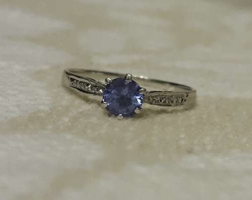 new gold listing~ 9ct white gold ladies ring with blue stone