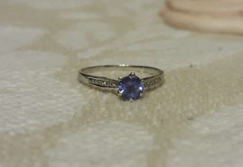 new gold listing~ 9ct white gold ladies ring with blue stone