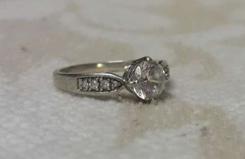 R1 AUCTION!!! LADIES 925 STERLING SILVER RING @ LOW START R1 AUCTION