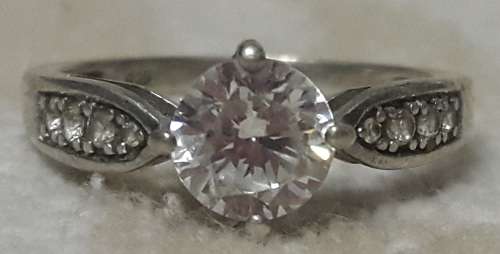 R1 AUCTION!!! LADIES 925 STERLING SILVER RING @ LOW START R1 AUCTION