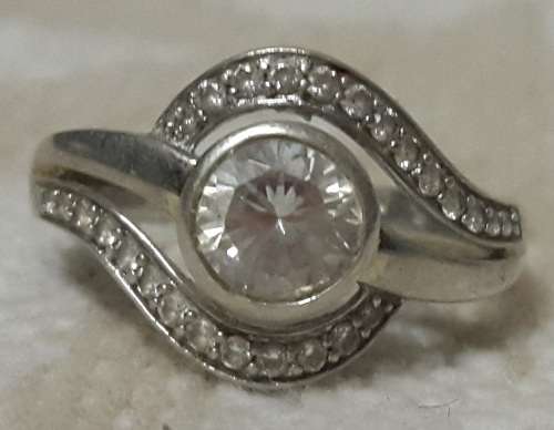 R1 AUCTION!!! LADIES 925 STERLING SILVER RING @ LOW START R1 AUCTION