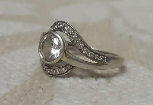 R1 AUCTION!!! LADIES 925 STERLING SILVER RING @ LOW START R1 AUCTION