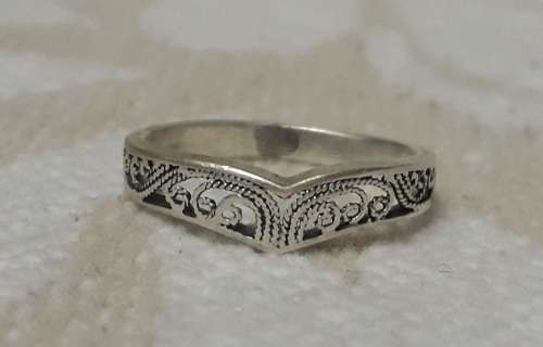 R1 AUCTION!!! LADIES 925 STERLING SILVER RING @ LOW START R1 AUCTION