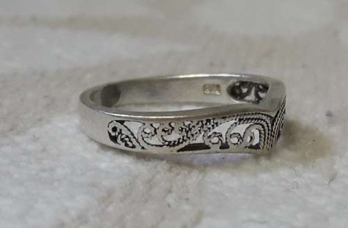 R1 AUCTION!!! LADIES 925 STERLING SILVER RING @ LOW START R1 AUCTION