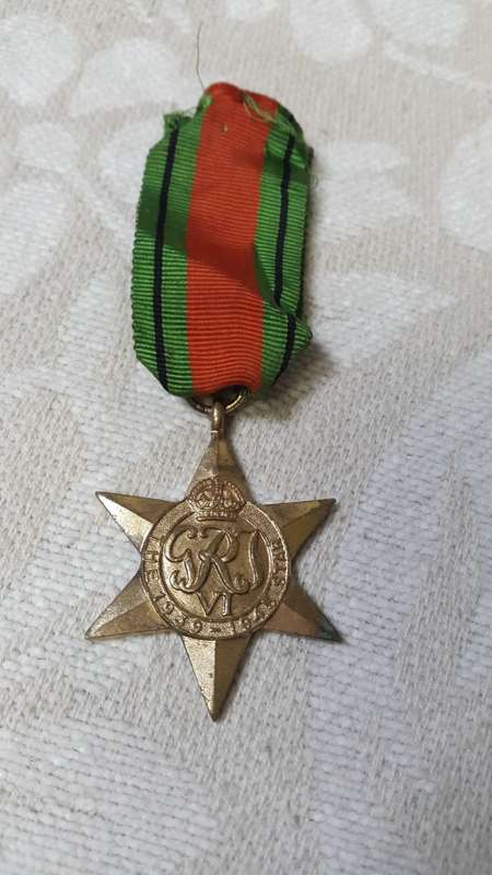THE 1939 - 1945 STAR TO K MACKESON @ LOW START R1 AUCTION