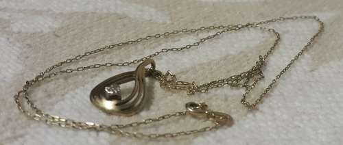 9CT GOLD LADIES NECKLACE WITH PENDANT SMALL DIAMOND IN PENDANT