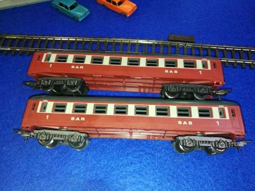 LIMA SAR-SAS train carriages, one bid takes both