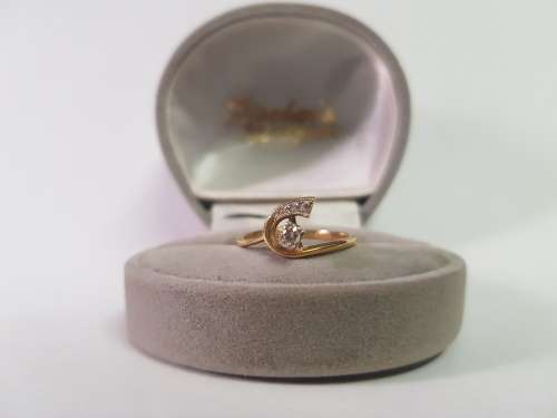 Gorgeous 18ct yellow Gold Diamond ring