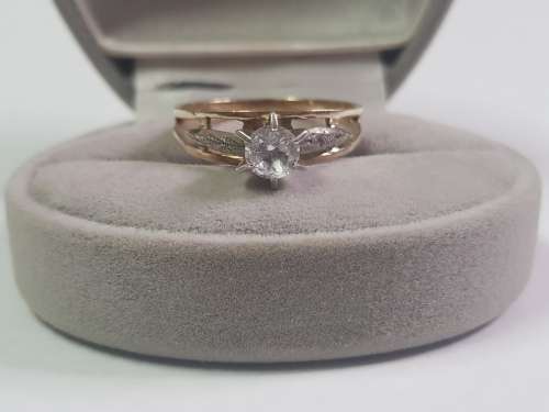 LADIES 9CT GOLD RING