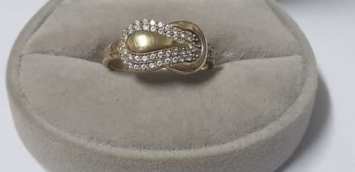 BEAUTIFUL 9 CT GOLD LADIES RING