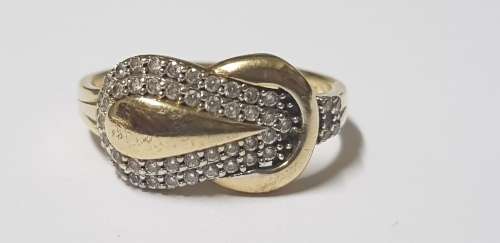 BEAUTIFUL 9 CT GOLD LADIES RING