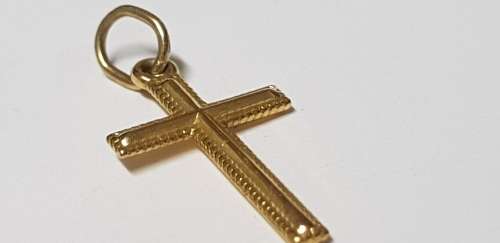 BEAUTIFUL 9CT CROSS PENDANT