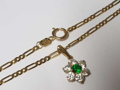 BEAUTIFUL 9CT GOLD LADIES NECKLACE