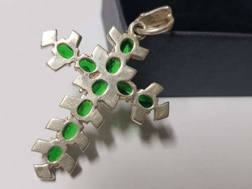 925 SILVER CROSS PENDANT WITH EMERALD STONES