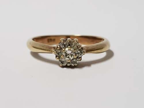 STUNNING LADIES 9CT GOLD DIAMOND RING