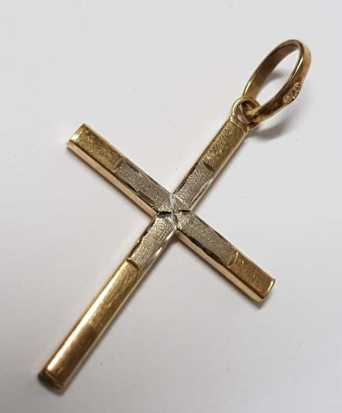 BEAUTIFUL GOLD CROSS PENDANT
