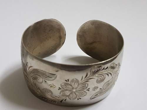 BEAUTIFUL STERLING SILVER BANGLE