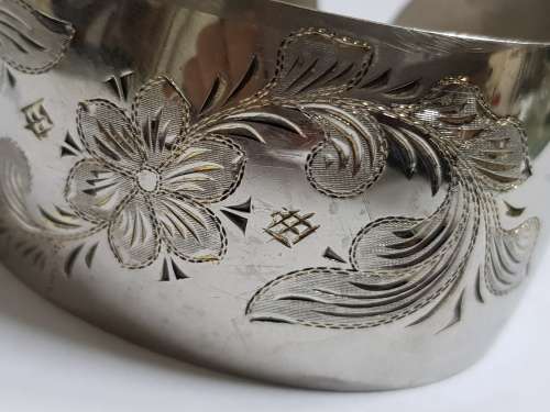 BEAUTIFUL STERLING SILVER BANGLE