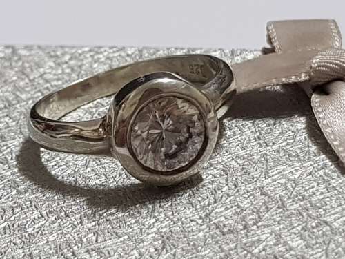 BEAUTIFUL 925 STERLING SILVER LADIES RING