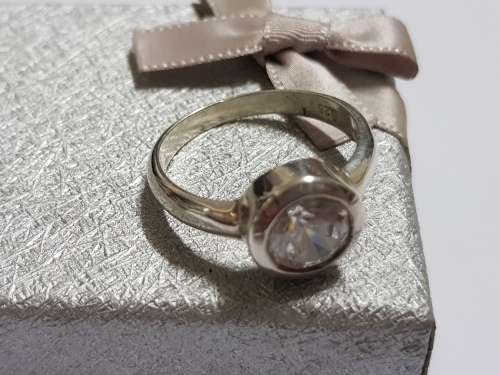BEAUTIFUL 925 STERLING SILVER LADIES RING